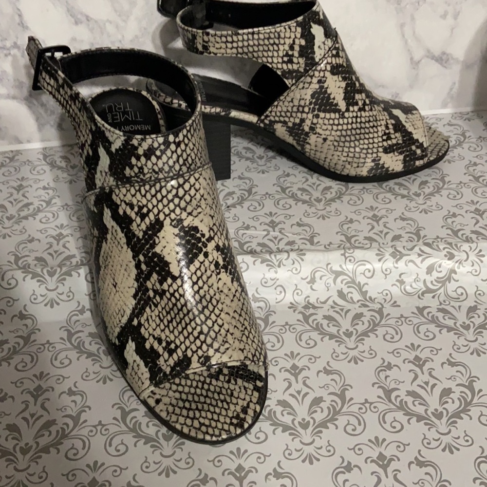 Time and tru chunky heels shoes , size 8.5W - Picture 2 of 6